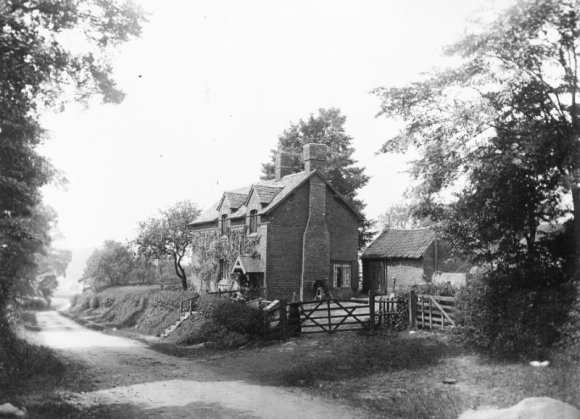 Six Hills Road - Walton on the Wolds